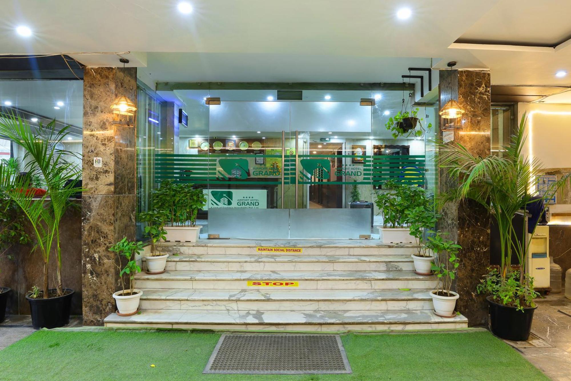 Airport Hotel Grand By Fantasia Új-Delhi Kültér fotó