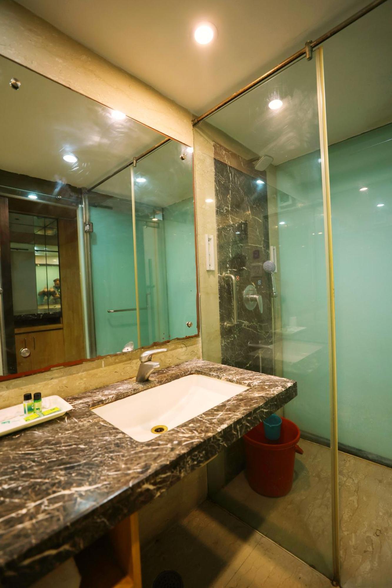 Airport Hotel Grand By Fantasia Új-Delhi Kültér fotó