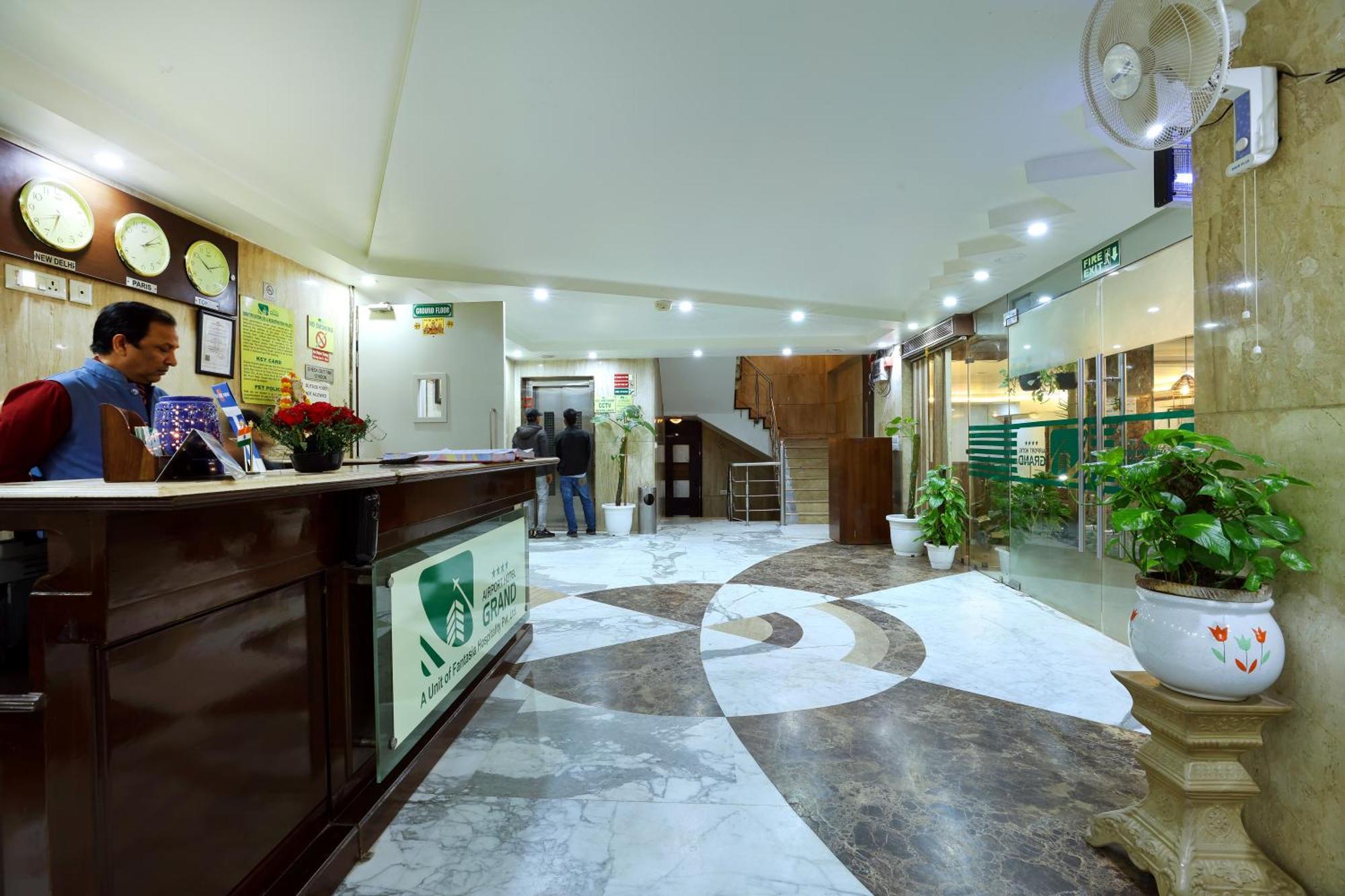 Airport Hotel Grand By Fantasia Új-Delhi Kültér fotó